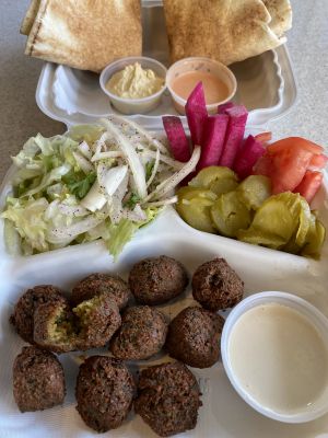 Falafel Pita Roll Up Kit (Feeds 2)